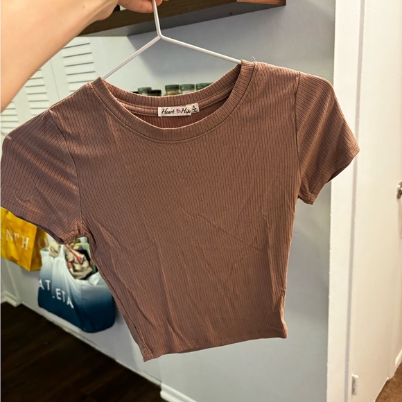 Fashion Nova cropped taupe tan ripped tee size small - Picture 1 of 2